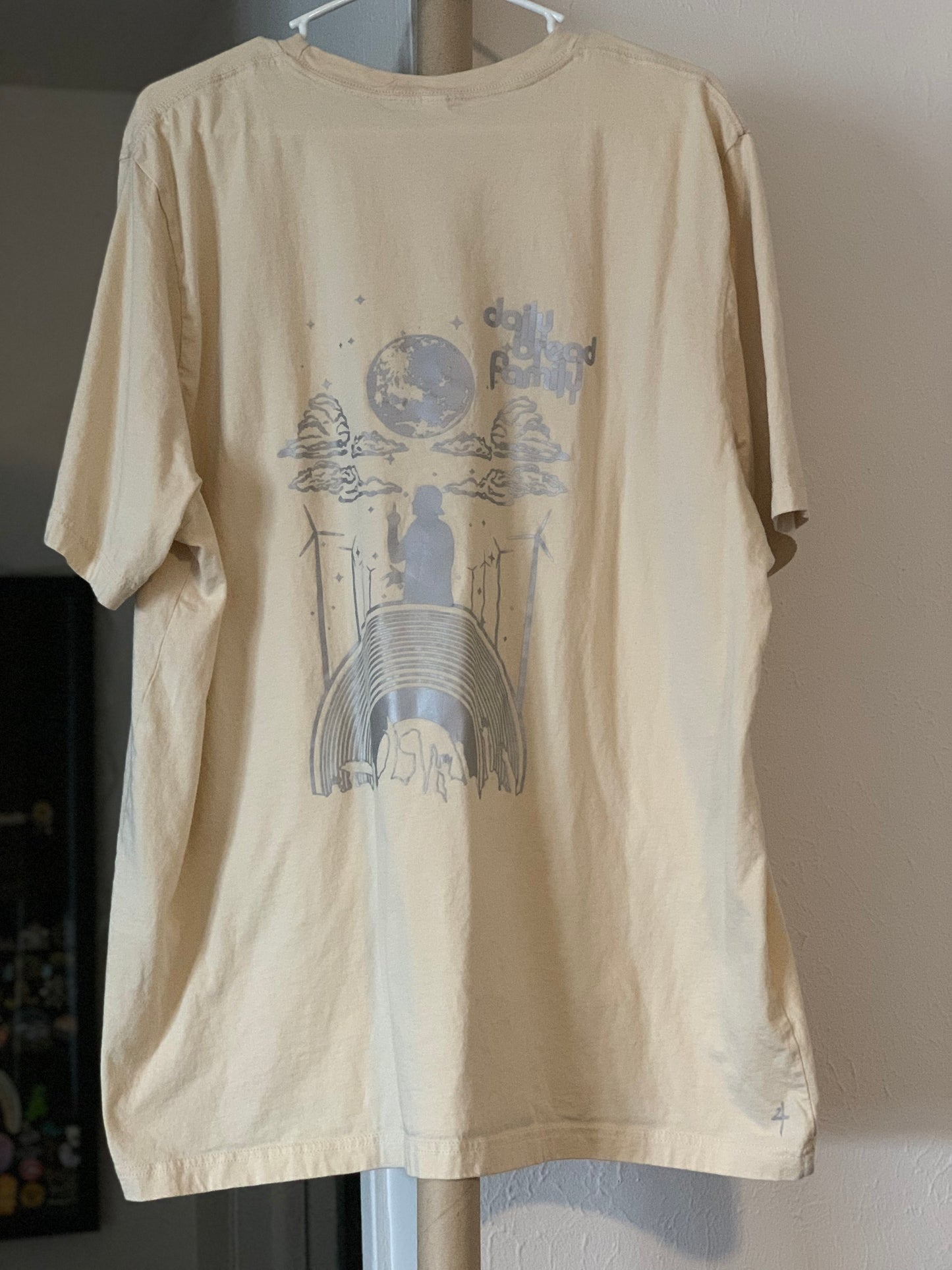 Daily Bread Family-Silhouette-TShirt